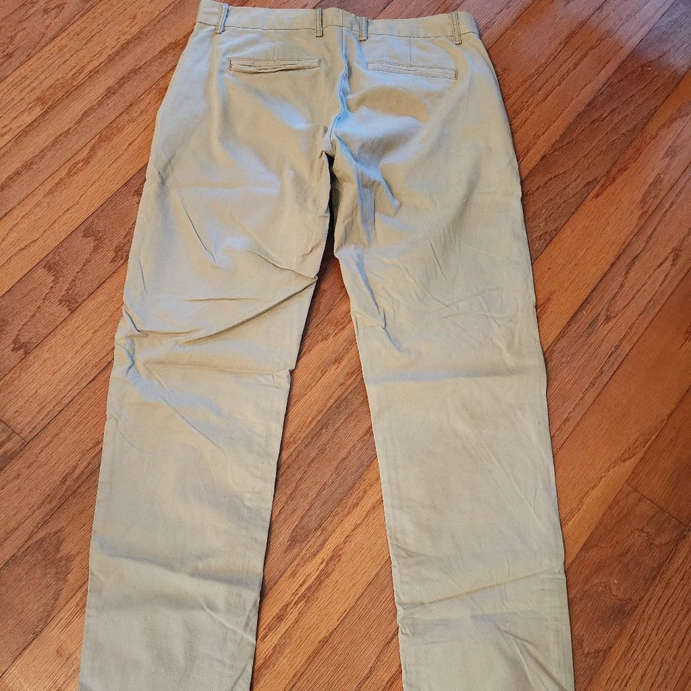 Gap Khaki straight leg mid rise pants size 0